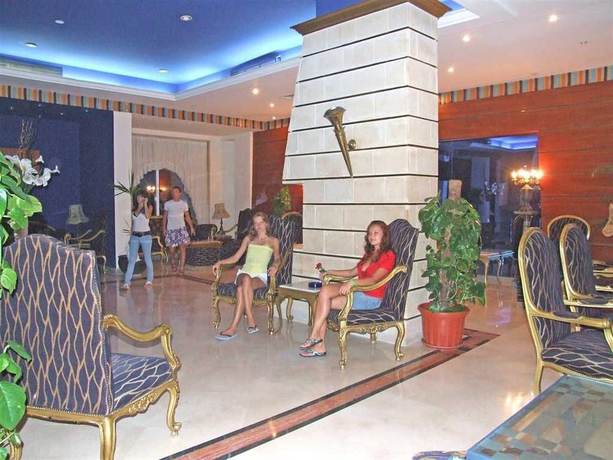 Imagen del bar/restaurante del Hotel King Tut Aqua Park Beach Resort. Foto 3