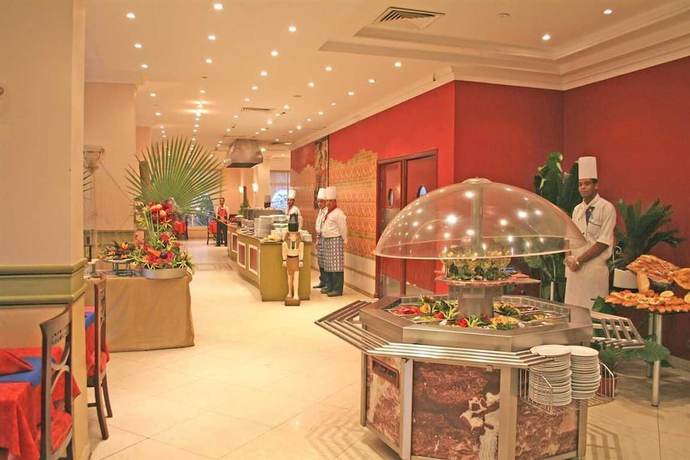 Imagen del bar/restaurante del Hotel King Tut Aqua Park Beach Resort. Foto 7