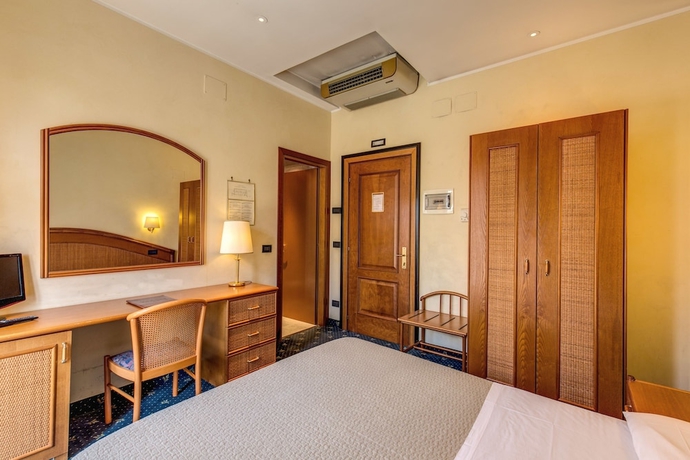 Imagen de la habitación del Hotel King, Via Veneto. Foto 16