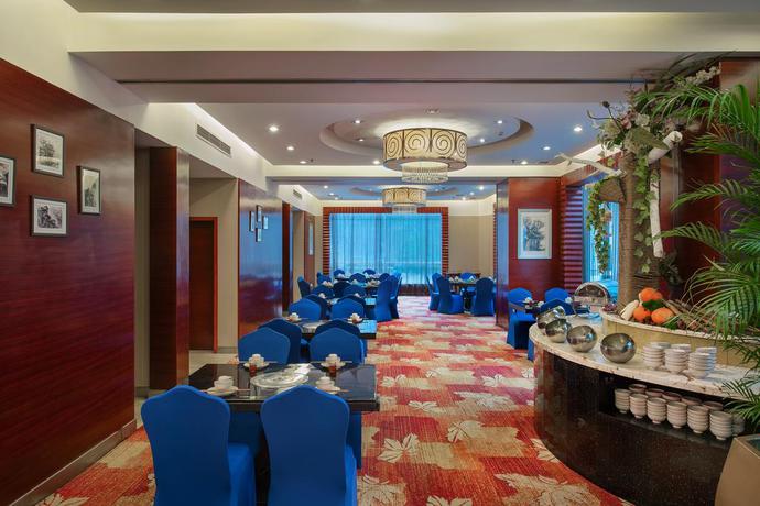 Imagen del bar/restaurante del Hotel King World. Foto 2
