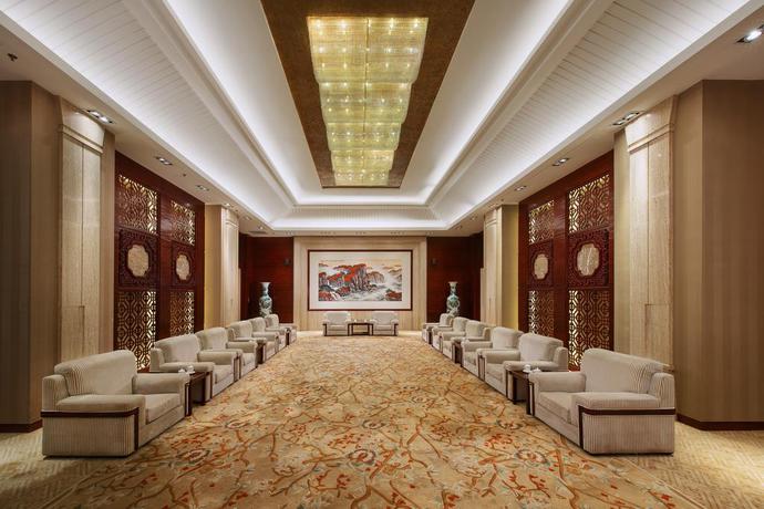 Imagen de los interiores del Hotel King World. Foto 10