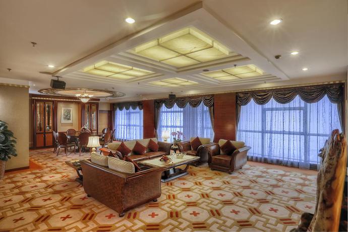 Imagen de los interiores del Hotel King World. Foto 12