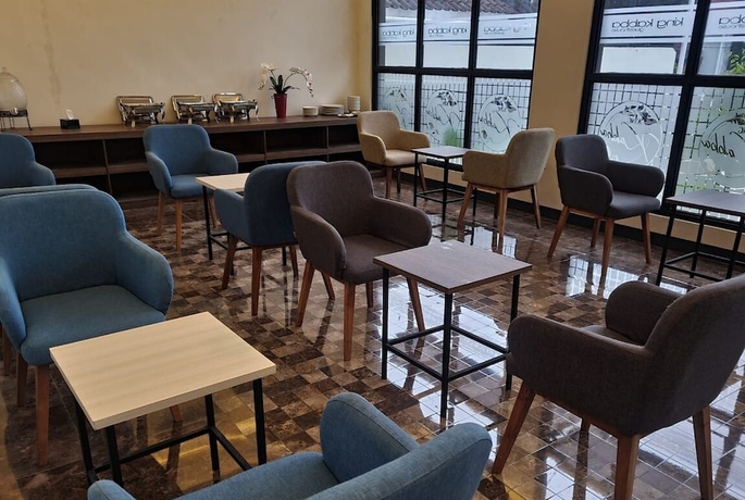 Imagen del bar/restaurante del Hotel KingKabba Guest House Wonosobo. Foto 2