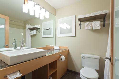 Imagen de la habitación del Hotel Kingfisher Oceanside Resort & Spa. Foto 3