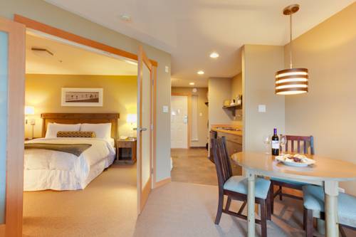 Imagen de la habitación del Hotel Kingfisher Oceanside Resort & Spa. Foto 4