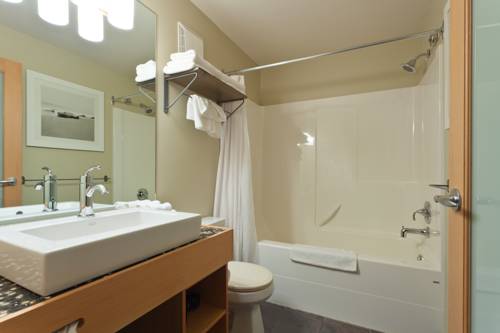 Imagen de la habitación del Hotel Kingfisher Oceanside Resort & Spa. Foto 9