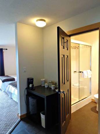 Imagen de la habitación del Hotel Kingfisher Oceanside Resort & Spa. Foto 12