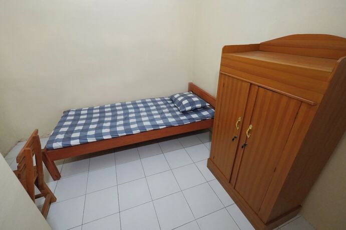 Imagen de la habitación del Hotel Kingkost Wonocatur. Foto 10