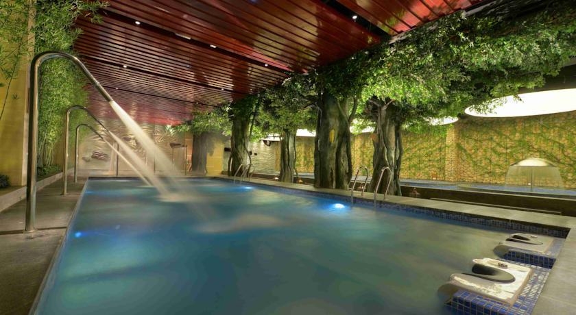 Imagen de la piscina del Hotel Kingrand Hotel Beijing. Foto 7