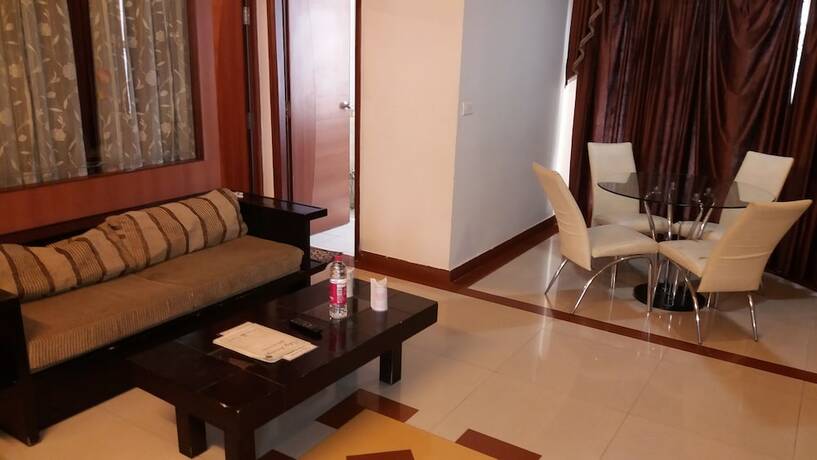 Imagen de la habitación del Hotel Kings Corner. Foto 22