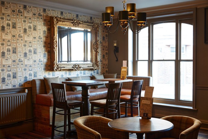 Imagen del bar/restaurante del Hotel King\'s Head by Greene King Inns. Foto 5