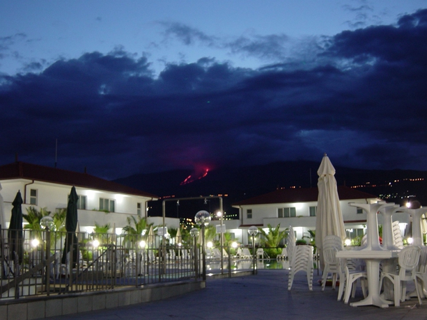 Imagen de los exteriores del Hotel King's House Resort. Foto 3