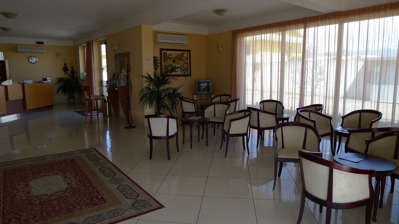 Imagen de los interiores del Hotel King's House Resort. Foto 4