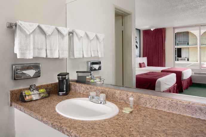 Imagen de la habitación del Hotel Kings Inn Anaheim At The Park and Convention Center. Foto 3