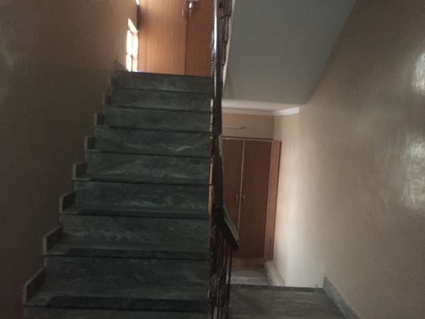Imagen de los interiores del Hotel Kings Inn, Haridwar. Foto 14