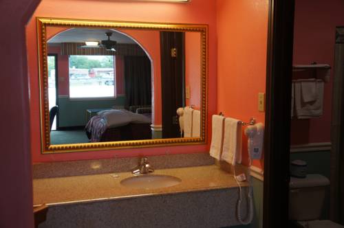 Imagen de la habitación del Hotel Kings Inn Mexia. Foto 11