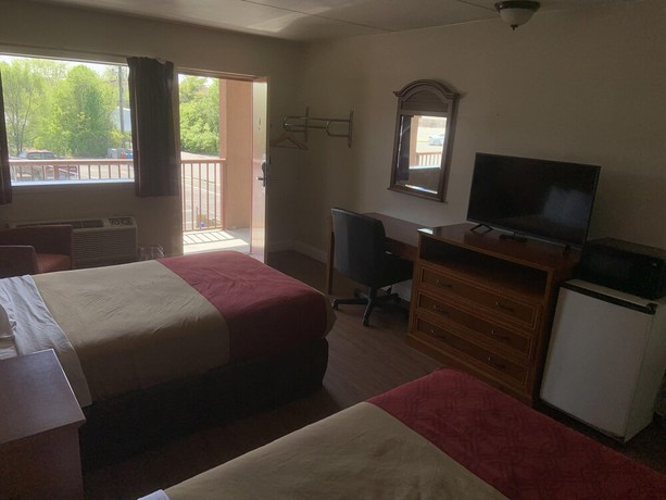 Imagen de la habitación del Hotel Kings Inn Motel. Foto 6
