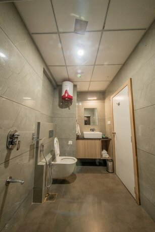 Imagen general del Hotel Kings Kraft Pinewood Ssan Gir. Foto 6