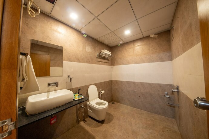 Imagen general del Hotel Kings Kraft Pinewood Ssan Gir. Foto 16