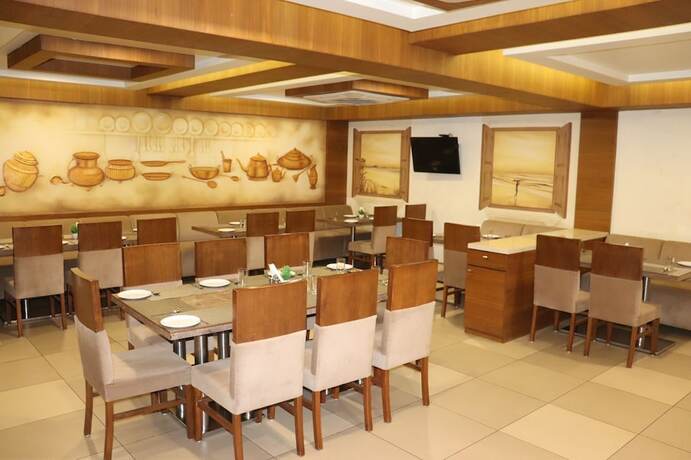 Imagen del bar/restaurante del Hotel King's Kraft Stay Inn Rajkot. Foto 9