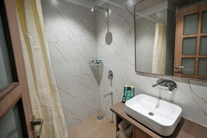 Imagen general del Hotel Kings Kraft The Park Executive. Foto 2