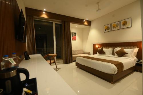 Imagen general del Hotel Kings Kraft Tremezzo Inn, Somnath. Foto 3
