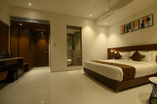 Imagen general del Hotel Kings Kraft Tremezzo Inn, Somnath. Foto 7