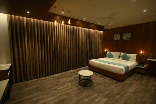 Imagen general del Hotel Kings Kraft Tremezzo Inn, Somnath. Foto 10