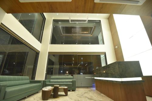 Imagen general del Hotel Kings Kraft Tremezzo Inn, Somnath. Foto 14