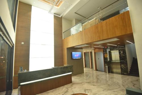 Imagen general del Hotel Kings Kraft Tremezzo Inn, Somnath. Foto 15