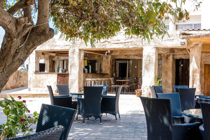 Imagen de la piscina del Hotel Kings, Paphos. Foto 13