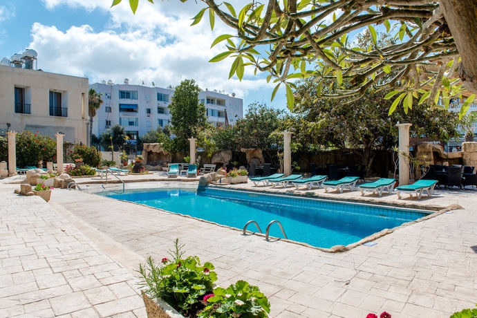 Imagen de la piscina del Hotel Kings, Paphos. Foto 14