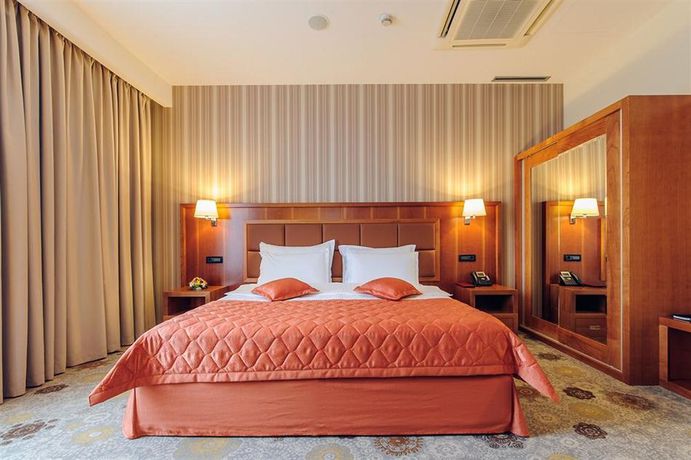 Imagen de los interiores del Hotel King's Park. Foto 11