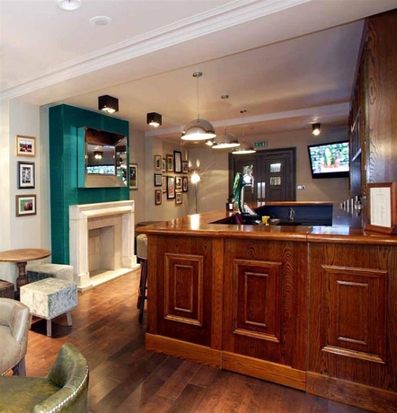 Imagen del bar/restaurante del Hotel Kings, Stokenchurch. Foto 3