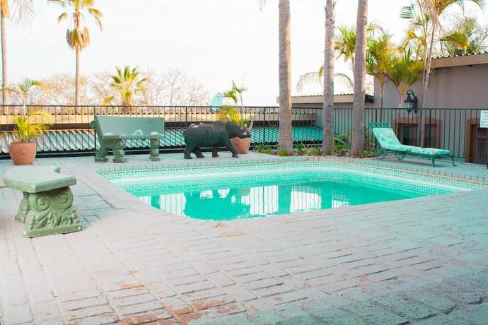 Imagen de la piscina del Hotel Kings and Gallery. Foto 19