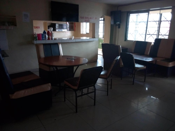 Imagen del bar/restaurante del Hotel Kings and Queens Lounge. Foto 2