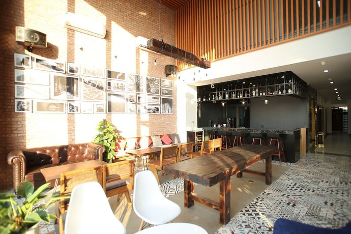 Imagen del bar/restaurante del Hotel Kingsales. Foto 3