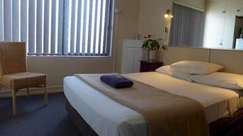 Imagen de la habitación del Hotel Kingsford Riverside Inn. Foto 2