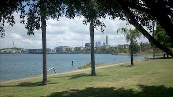 Imagen de los exteriores del Hotel Kingsford Riverside Inn. Foto 9