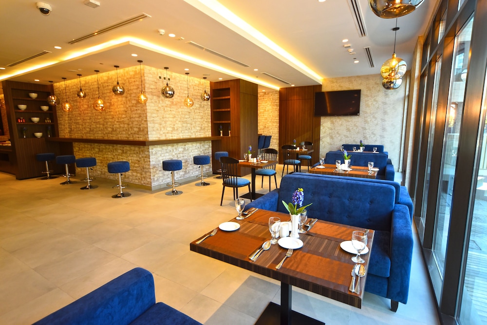 Imagen del bar/restaurante del Hotel Kingsgate Canal Hotel. Foto 2