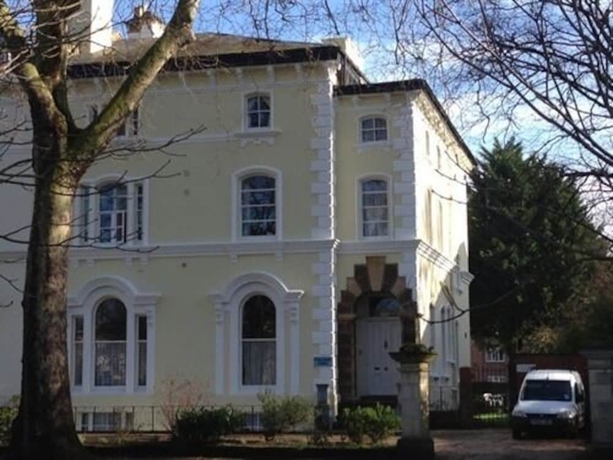 Imagen de los exteriores del Hotel Kingsmuir. Foto 9