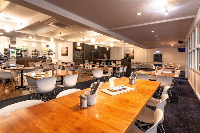 Imagen del bar/restaurante del Hotel Kingston, Kingstone. Foto 20