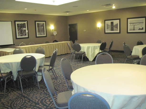 Imagen de los interiores del Hotel Kingston Regency Inn. Foto 9