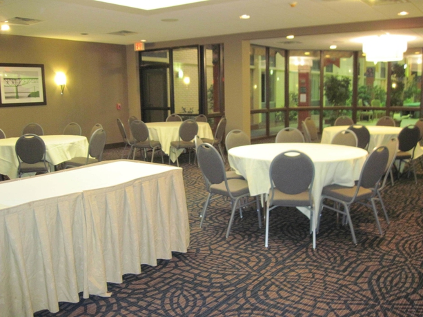 Imagen de los interiores del Hotel Kingston Regency Inn. Foto 10