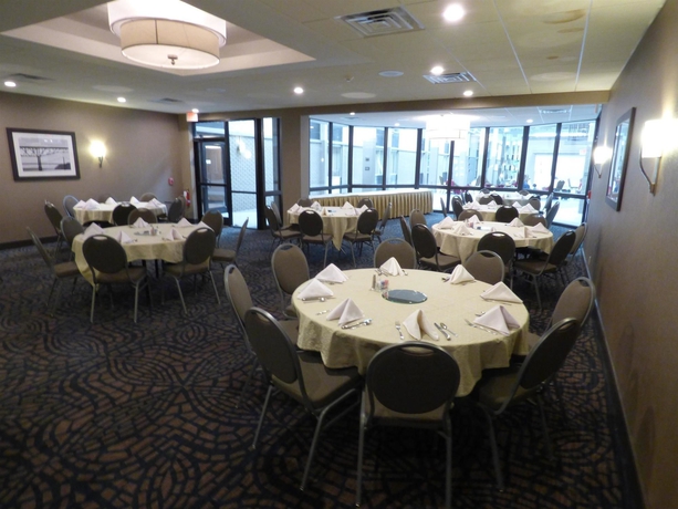Imagen de los interiores del Hotel Kingston Regency Inn. Foto 12