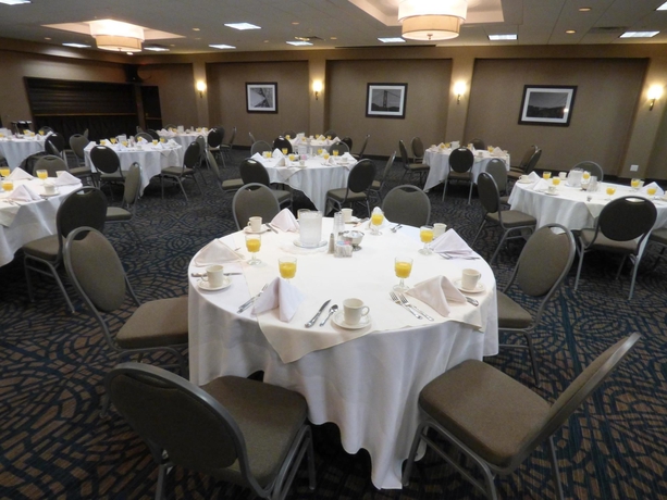 Imagen de los interiores del Hotel Kingston Regency Inn. Foto 15