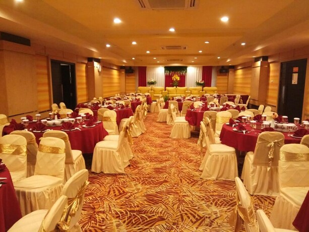 Imagen del bar/restaurante del Hotel Kini. Foto 4