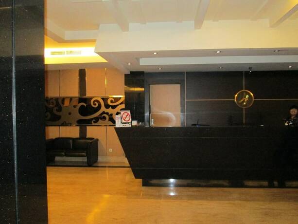 Imagen de los interiores del Hotel Kini. Foto 12