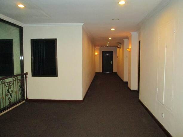 Imagen de los interiores del Hotel Kini. Foto 13