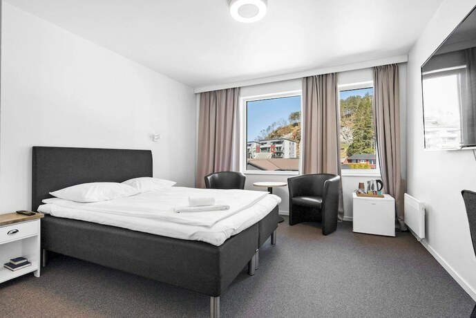 Imagen general del Hotel Kinn l Flor&oslash;. Foto 10